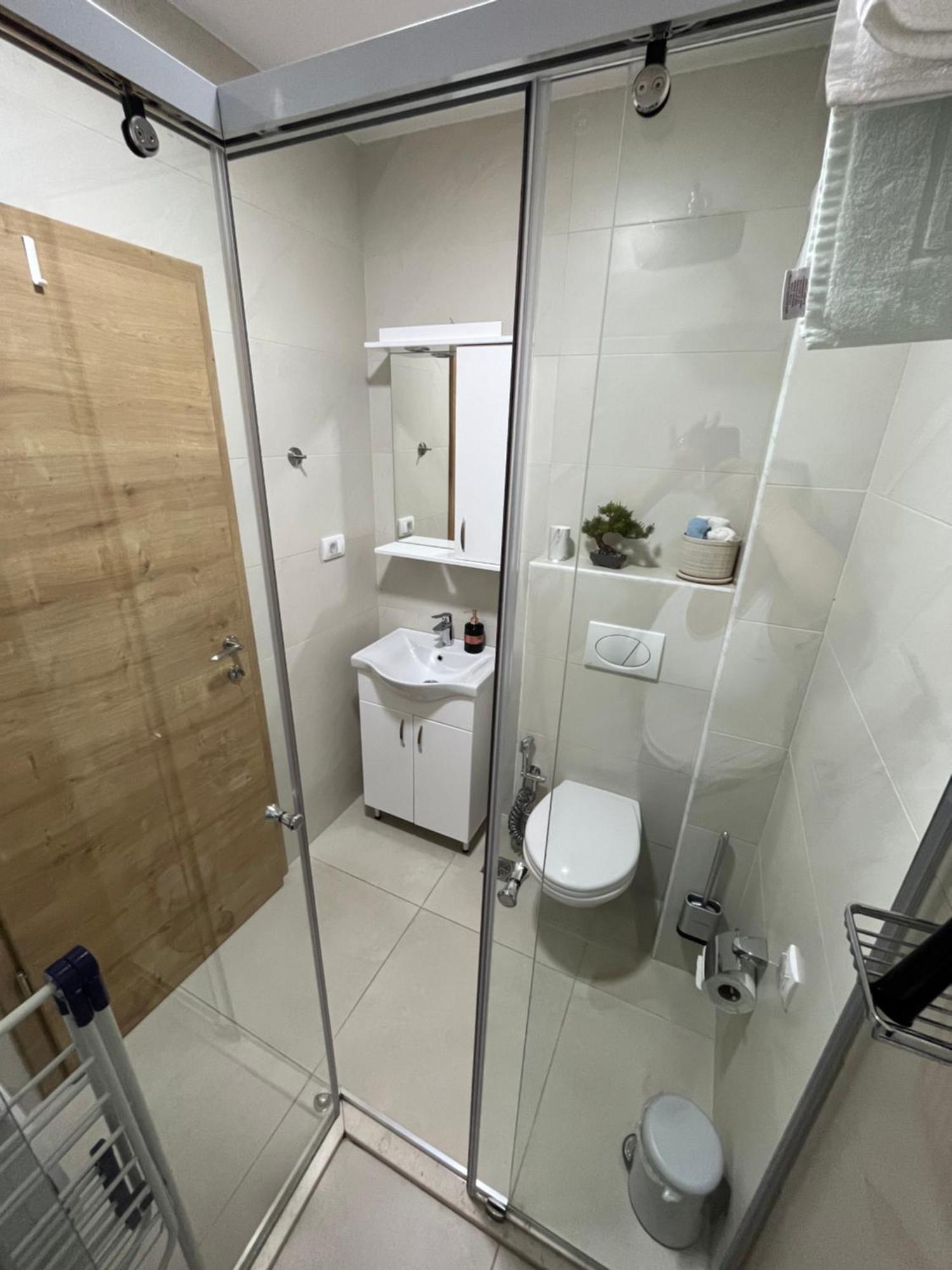 Art'S Apartment Mit Pool Ulcinj Pinjes Ngoại thất bức ảnh